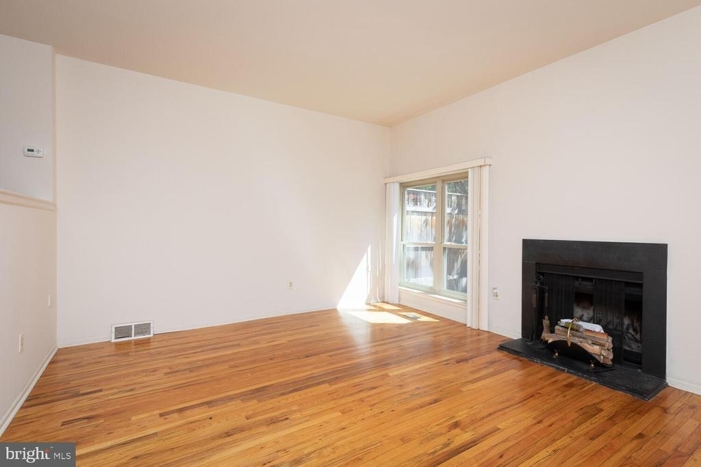 215 N 23rd Street - Photo 2