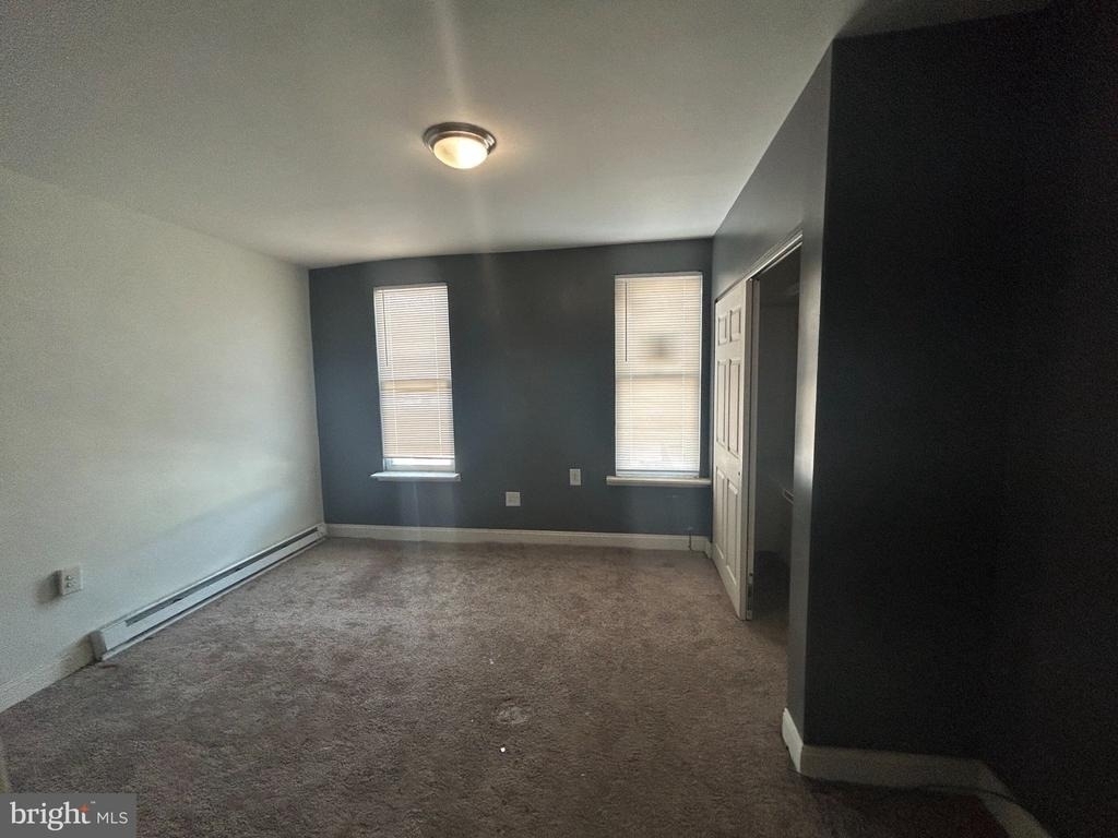 1812 E Thayer Street - Photo 2