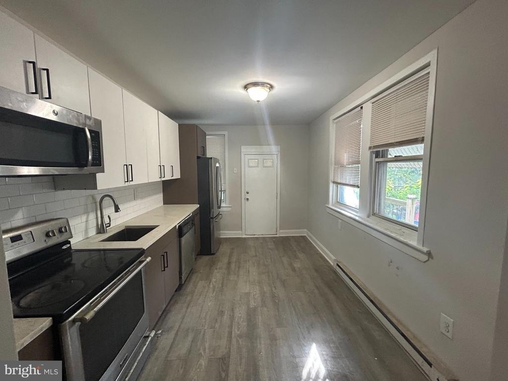 1812 E Thayer Street - Photo 4