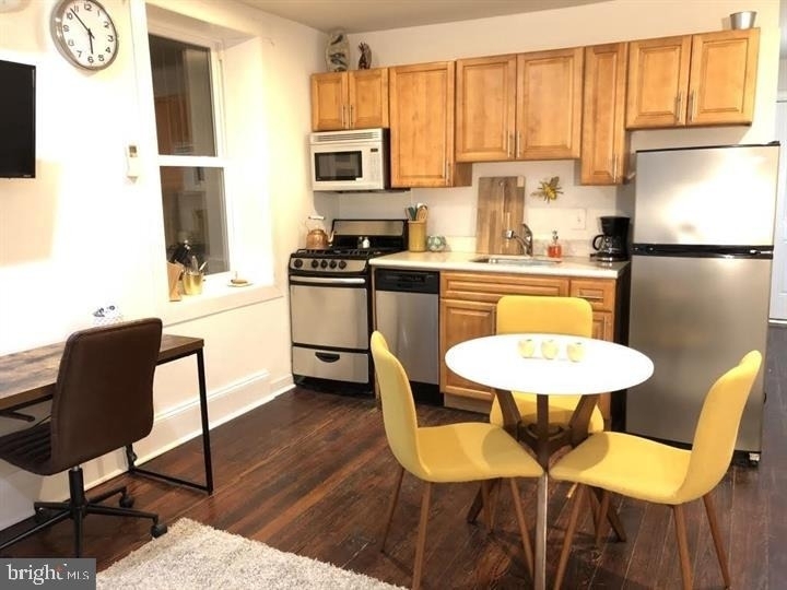 2033 Spruce Street - Photo 4