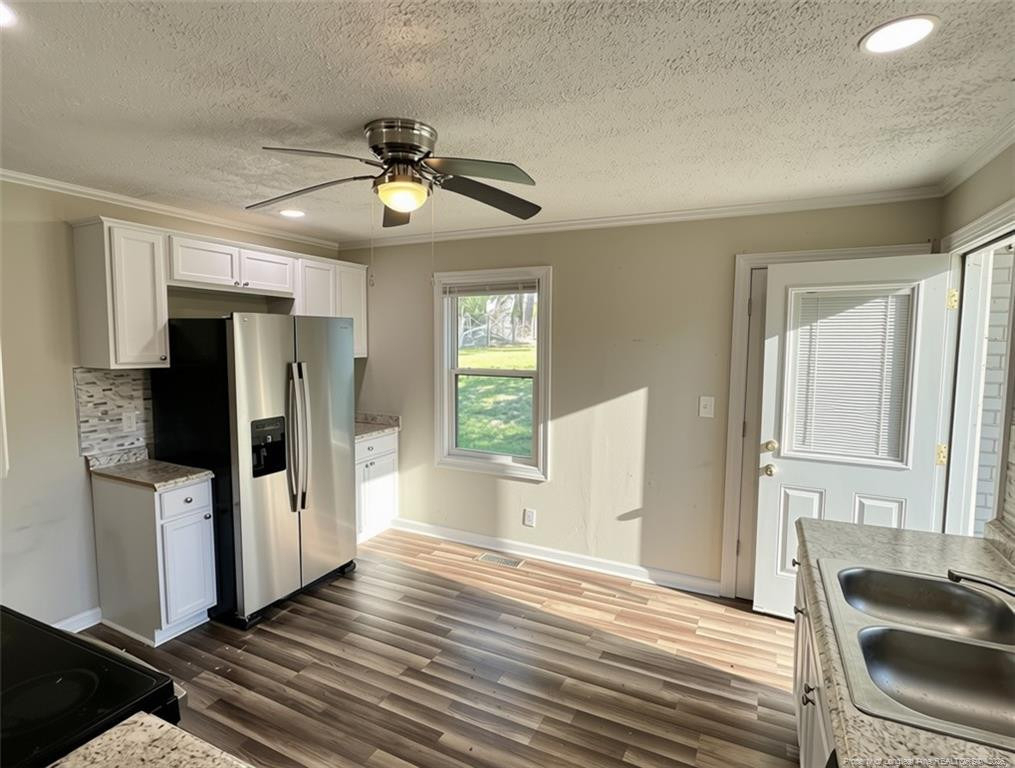 3921 Village Drive - Photo 3