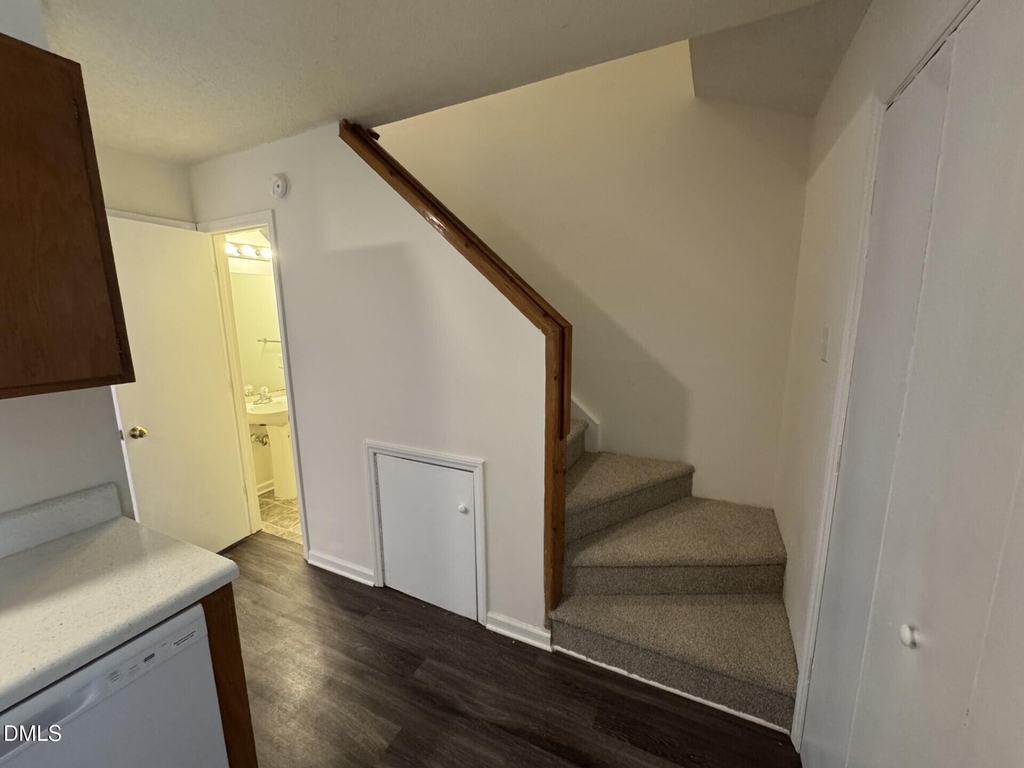 2902 Faversham Place - Photo 8