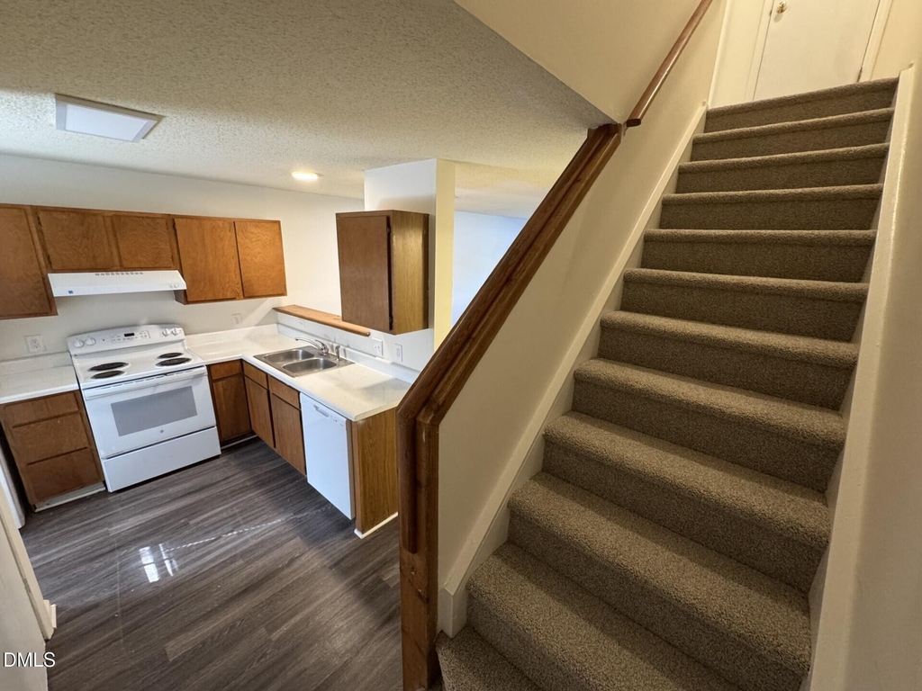 2902 Faversham Place - Photo 9
