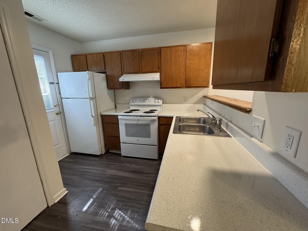 2902 Faversham Place - Photo 5