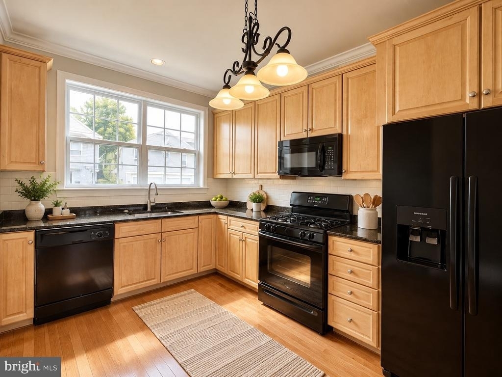39 W 5th Street - Photo 3