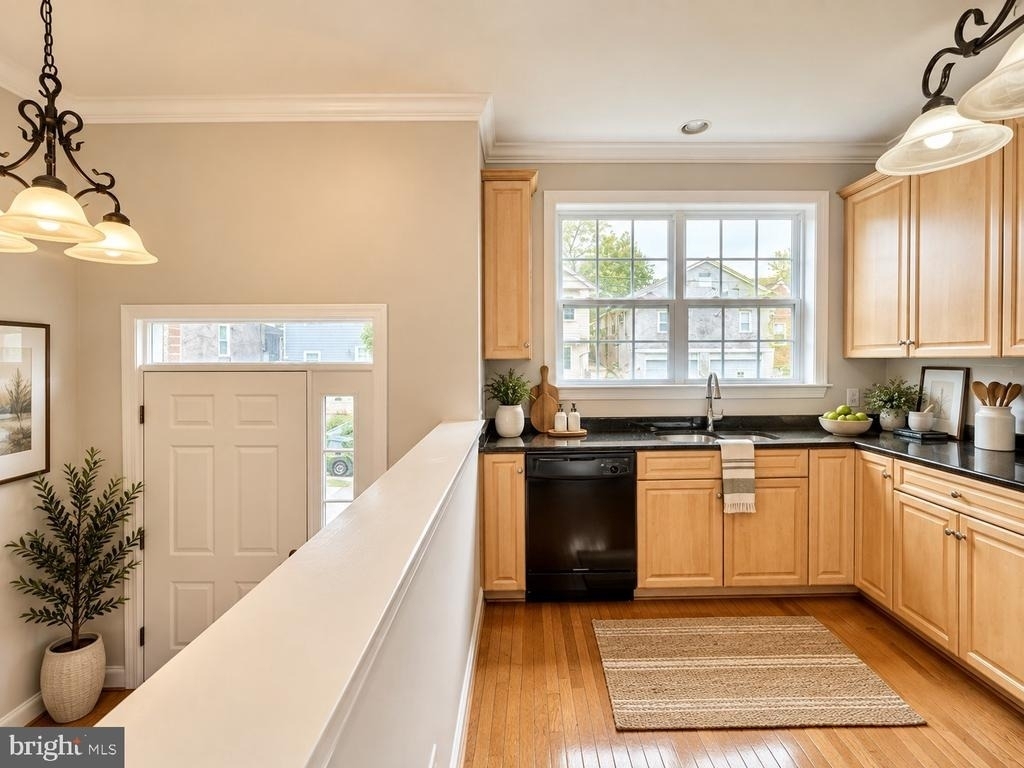 39 W 5th Street - Photo 2