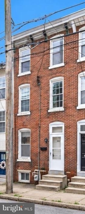 309 E Hector Street - Photo 0
