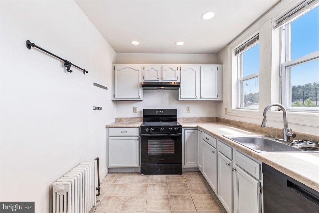 309 E Hector Street - Photo 3