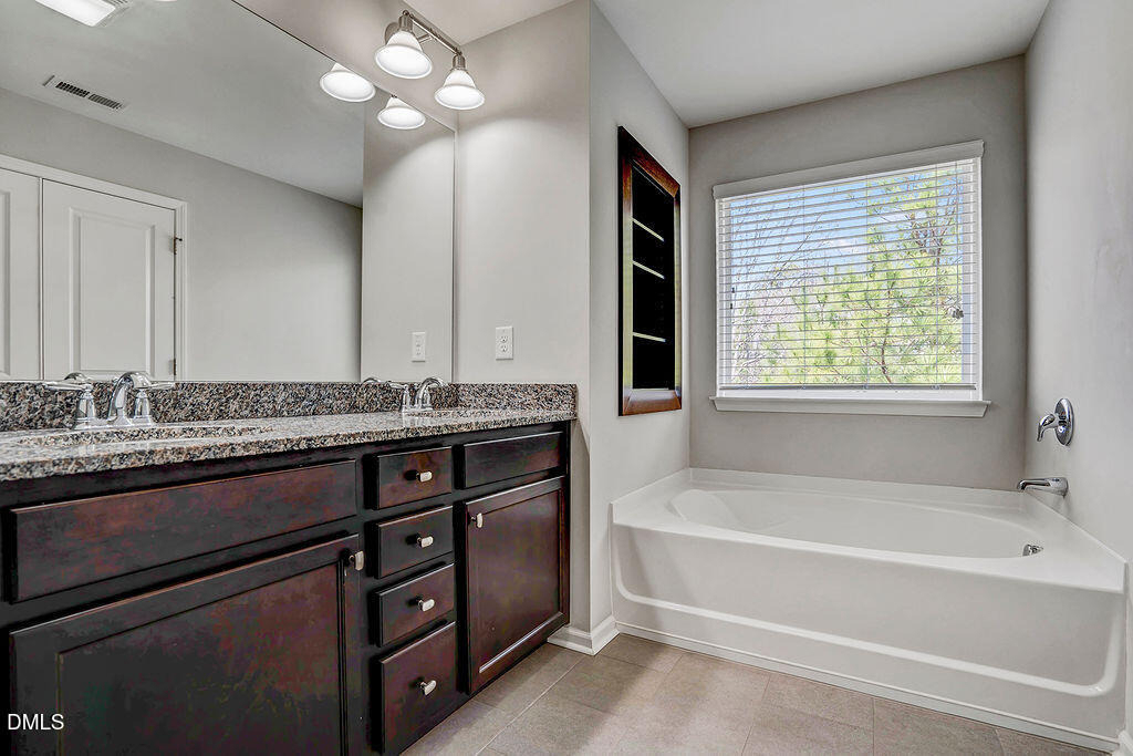 529 Metro Station - Photo 17