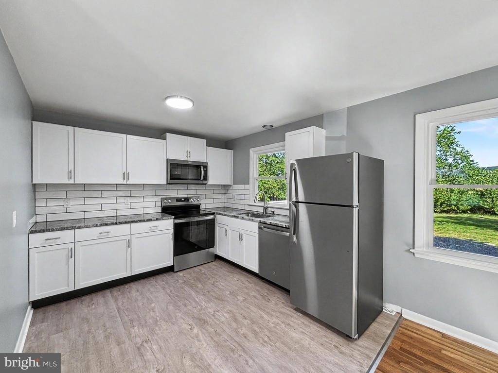 4615 Lincoln Way E - Photo 3