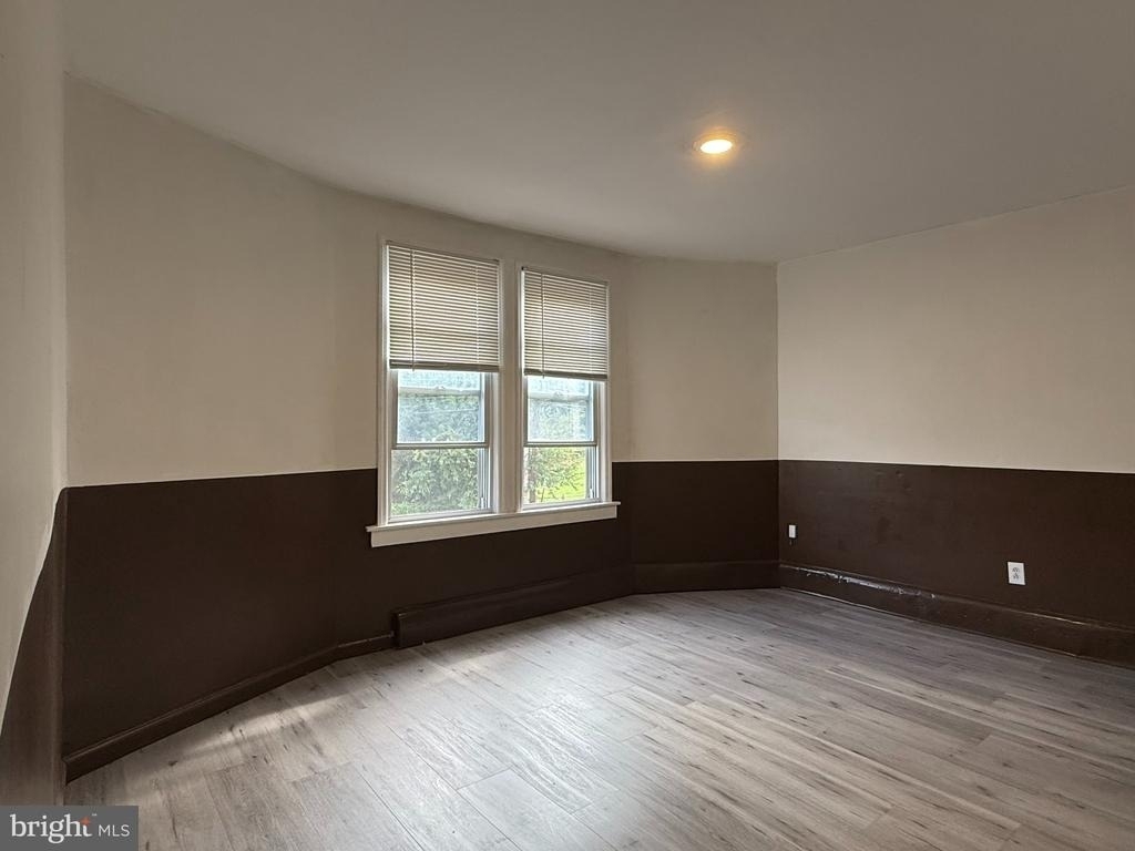 1300 Main Street - Photo 5