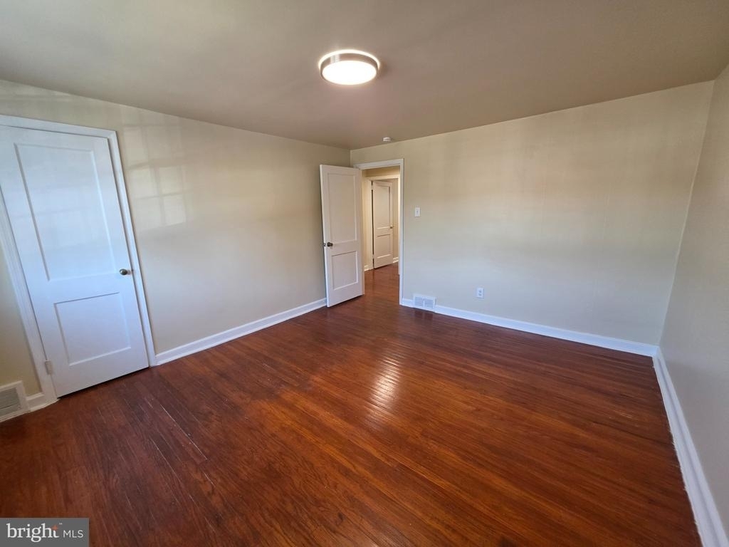 615 W 14th Street - Photo 10
