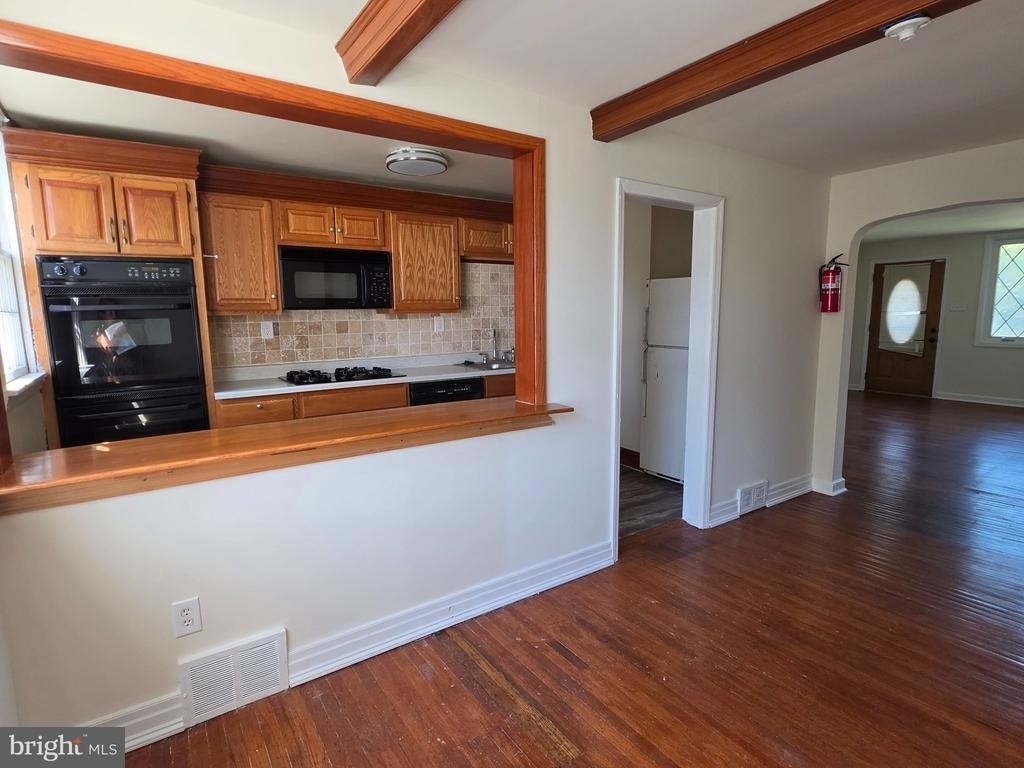 615 W 14th Street - Photo 7