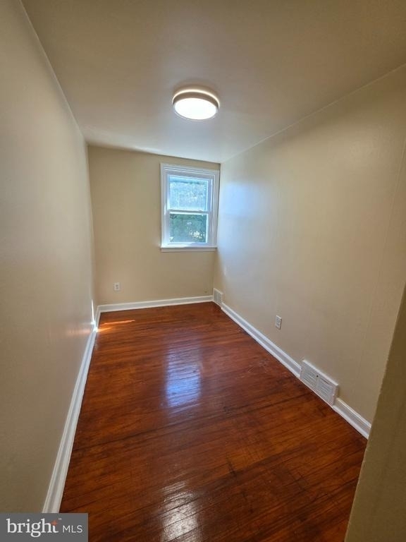 615 W 14th Street - Photo 9