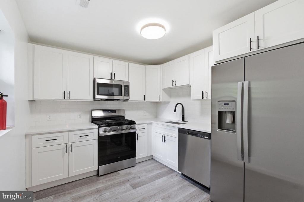 1419 Victory Avenue - Photo 0