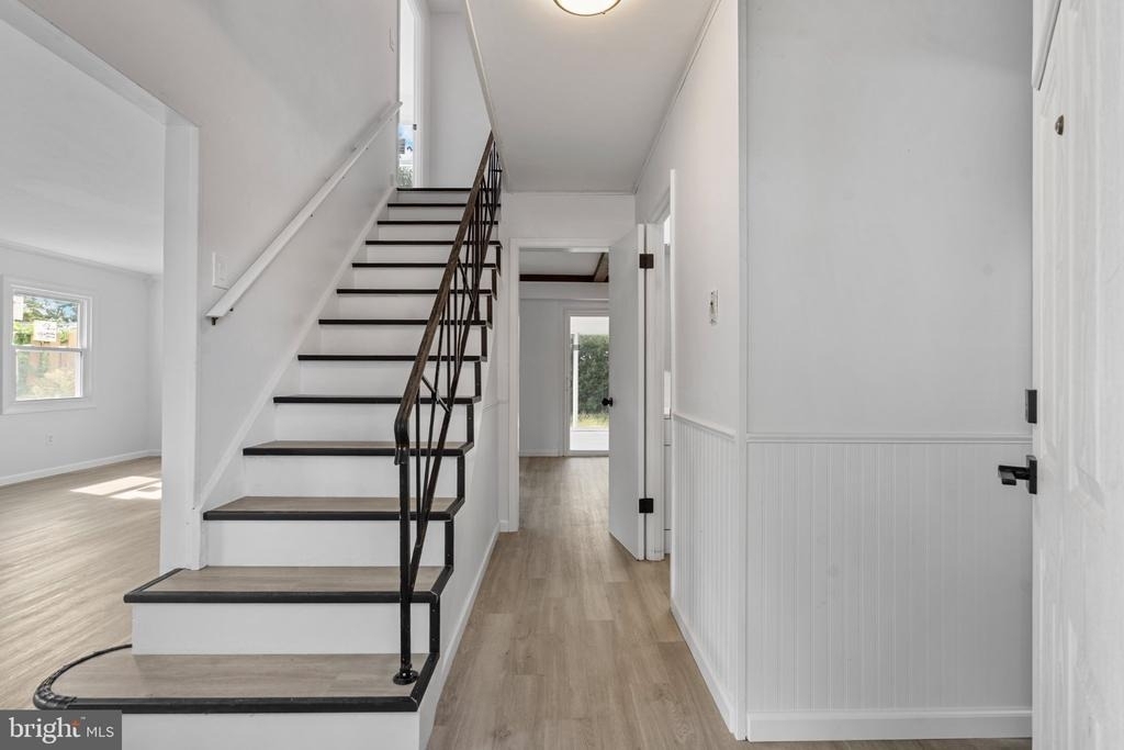 8 Holton Lane - Photo 3