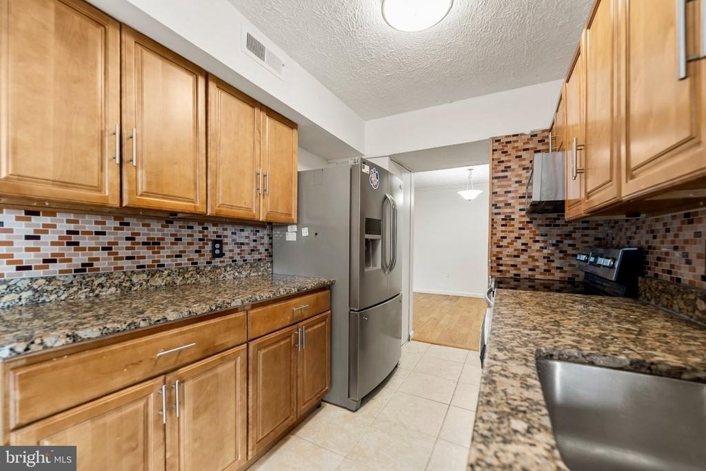 7716 Hanover Parkway - Photo 9