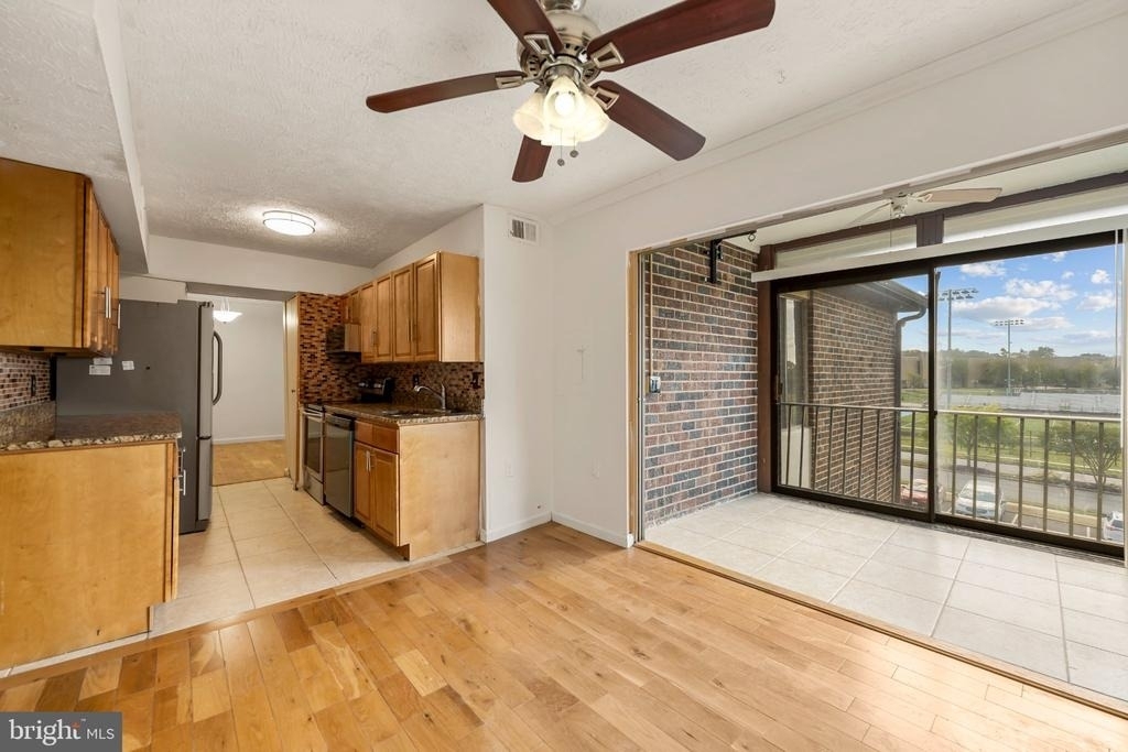 7716 Hanover Parkway - Photo 11