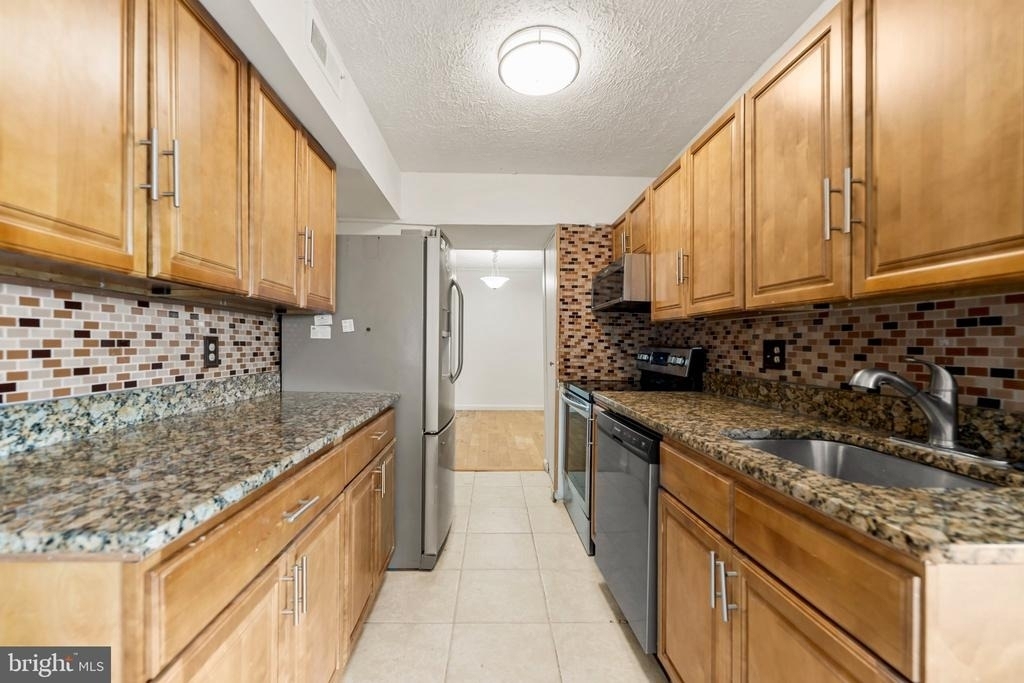 7716 Hanover Parkway - Photo 10