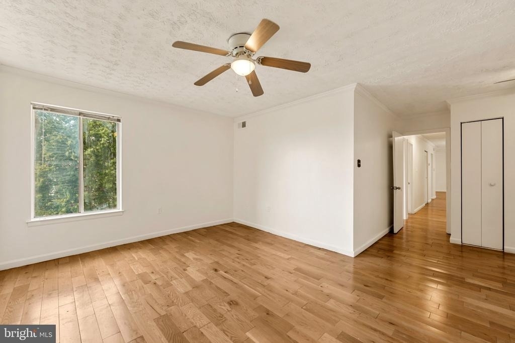7716 Hanover Parkway - Photo 17