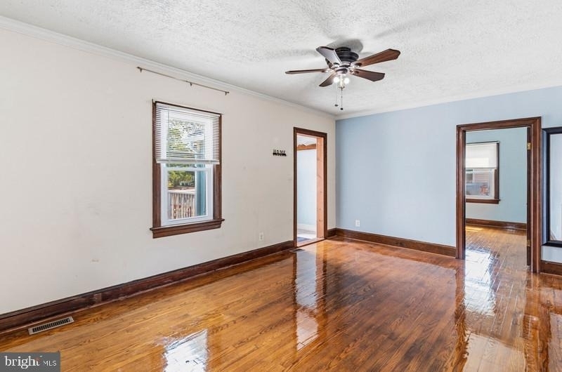 7523 Webster Lane - Photo 4