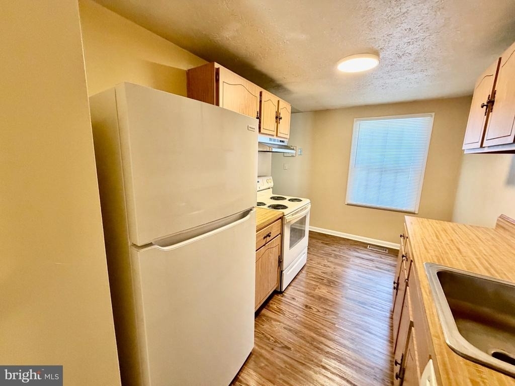 6308 Clinton Way - Photo 3