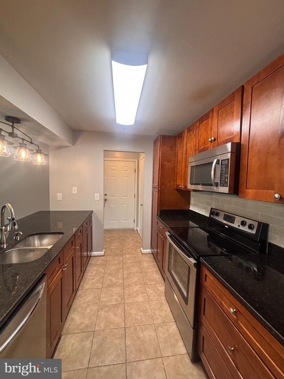14201 Wolf Creek Place - Photo 1