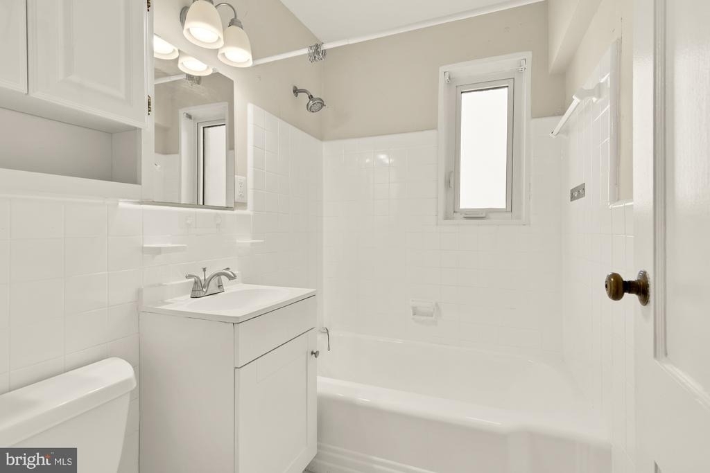 10413 Montrose Avenue - Photo 12