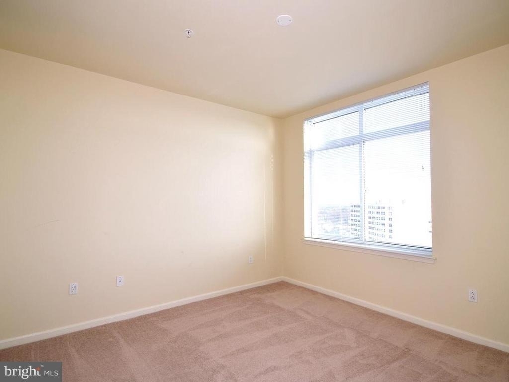 930 Wayne Avenue - Photo 9