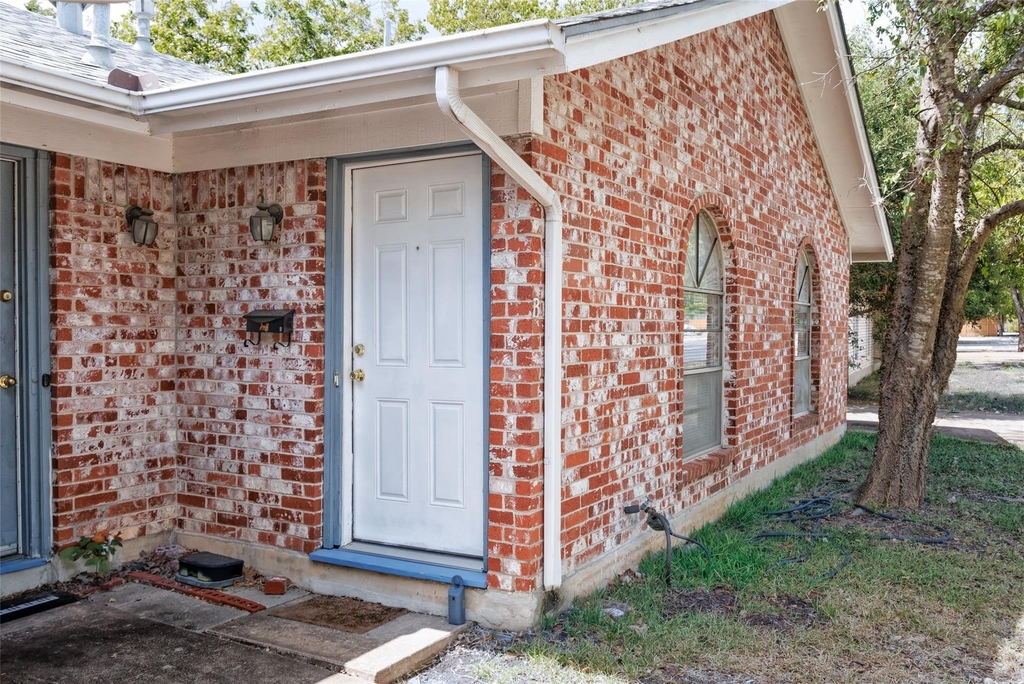 4713 Sagebrush Trl - Photo 1