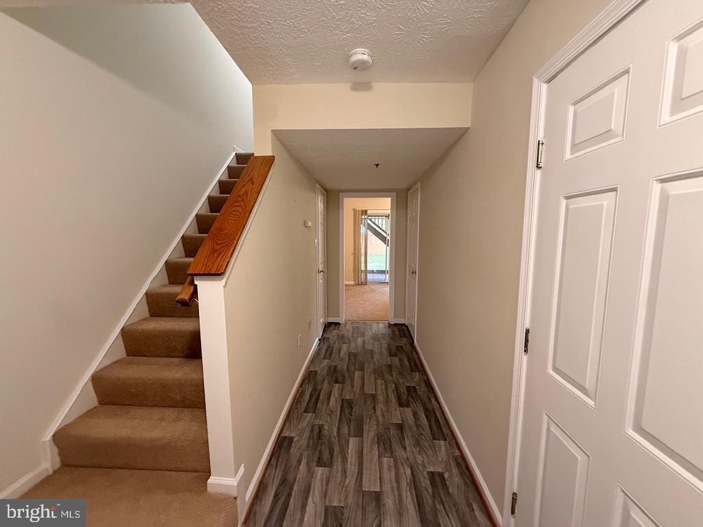17901 Cottonwood Terrace - Photo 2