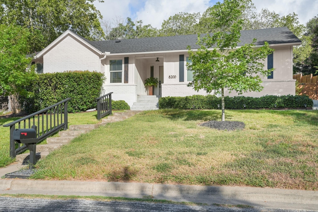 8200 Dunn St - Photo 1