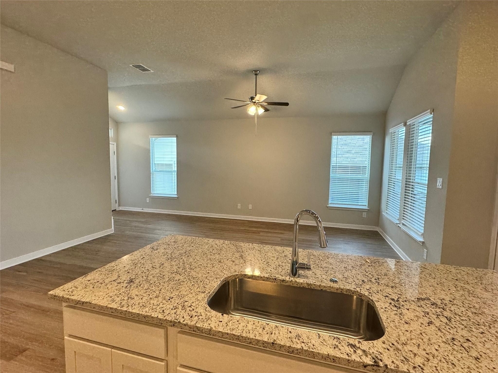 131 Schrader Dr - Photo 7