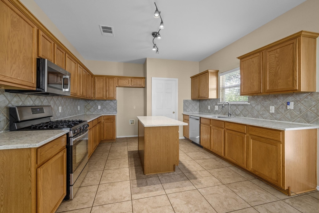1142 Stone Forest Trl - Photo 10