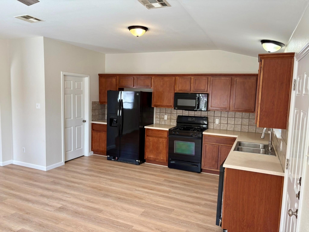 3119 Corrigan Ln - Photo 4