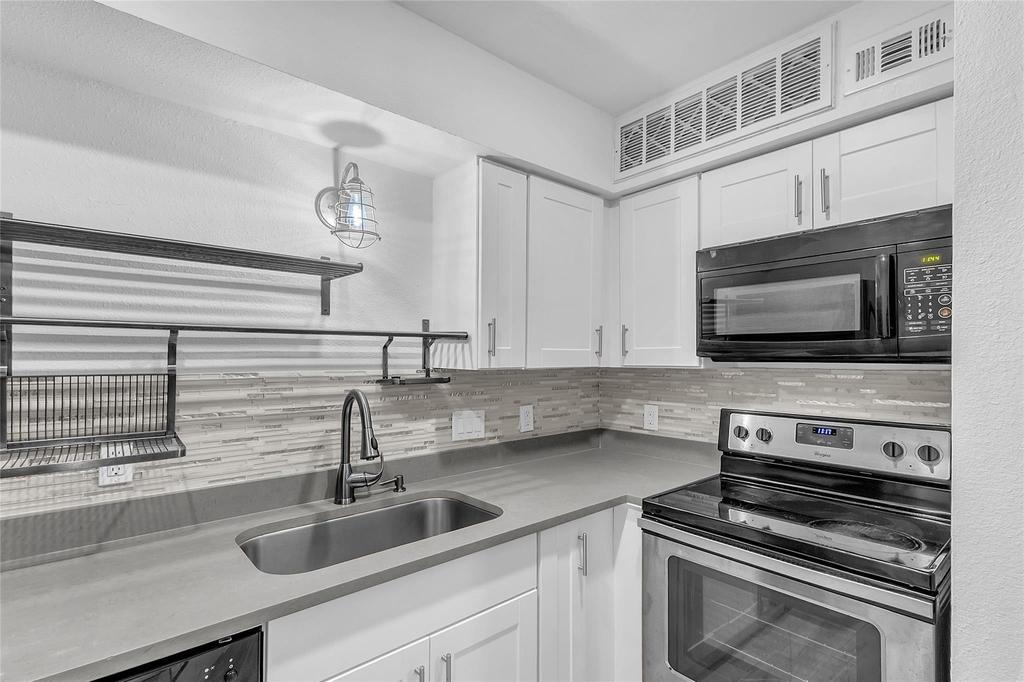 1840 Burton Dr - Photo 4