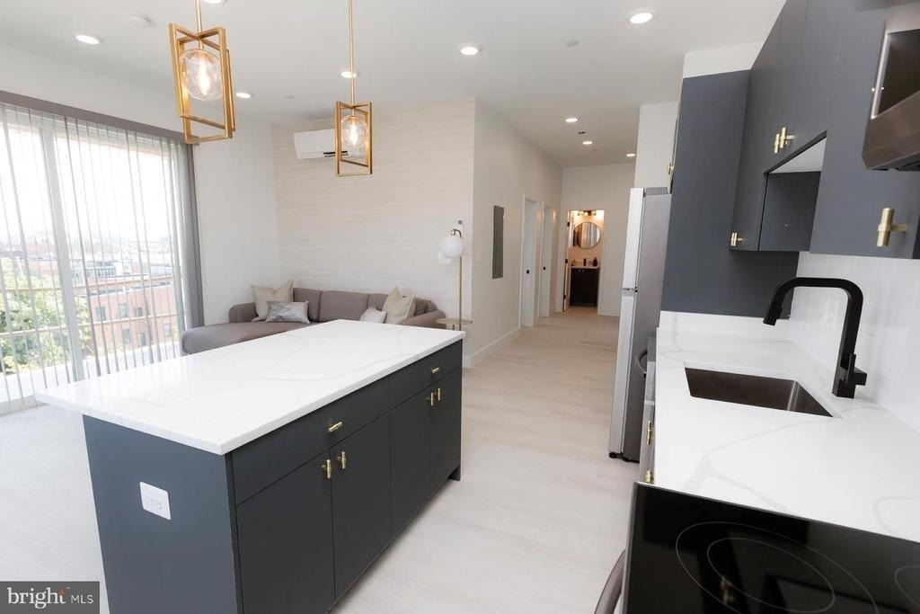 520 S Caroline Street - Photo 0
