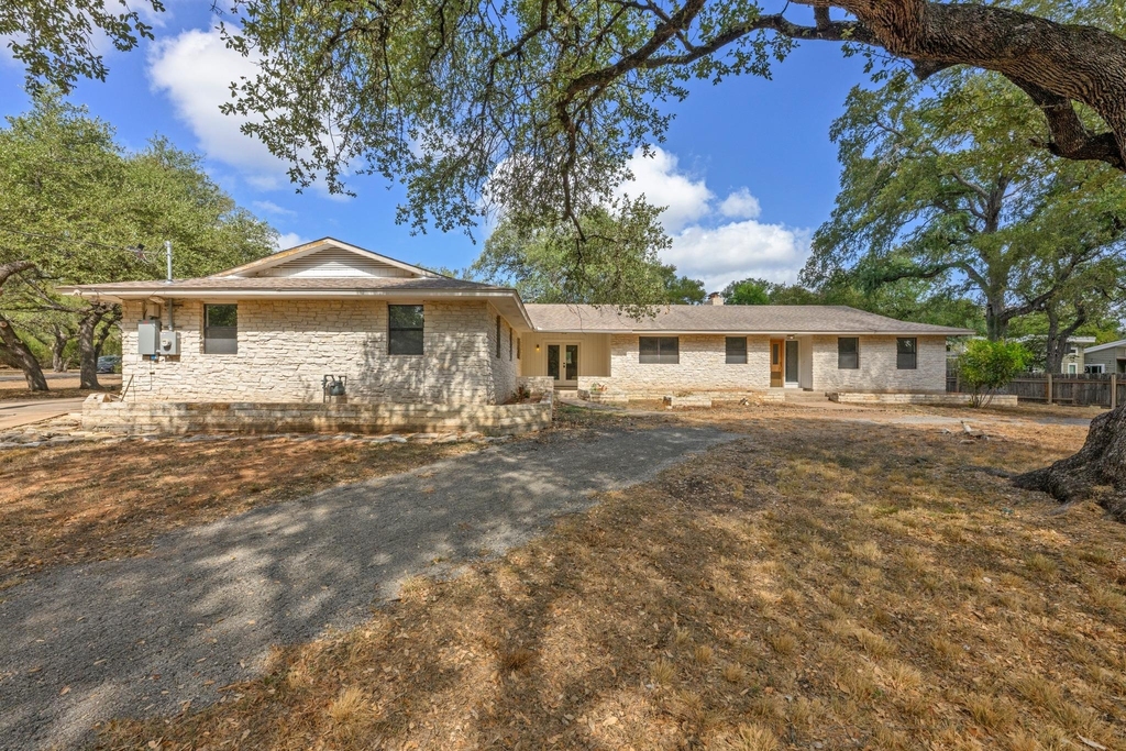 302 Westlake Dr - Photo 0
