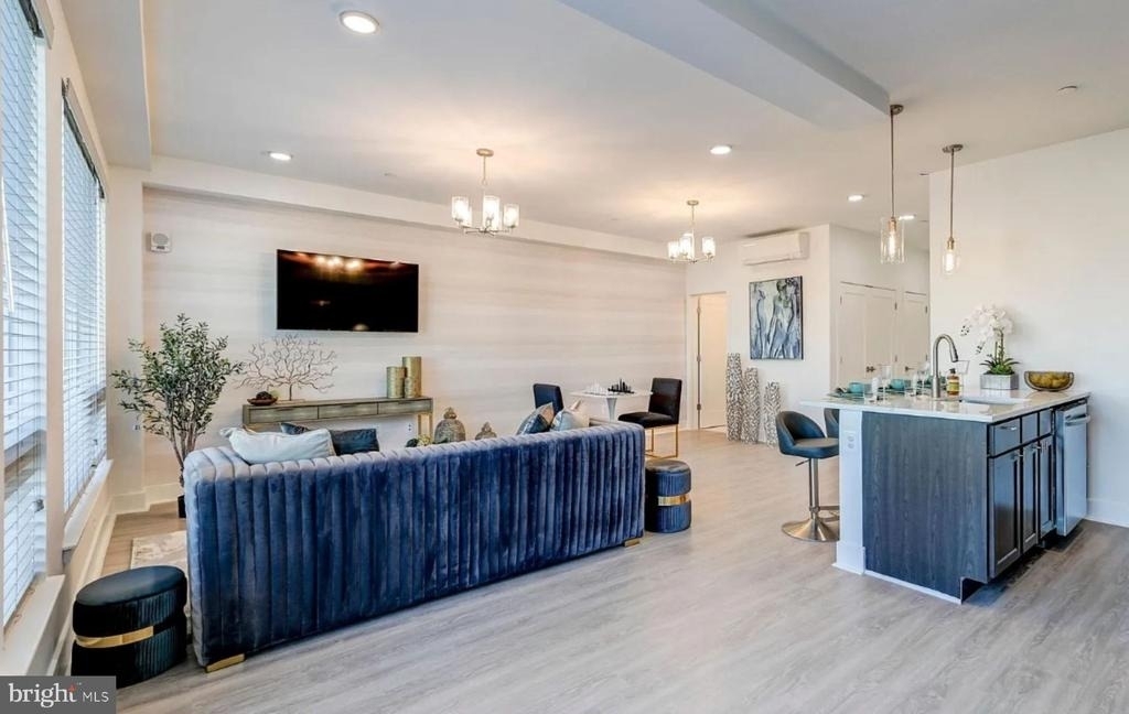 601 S Broadway - Photo 8