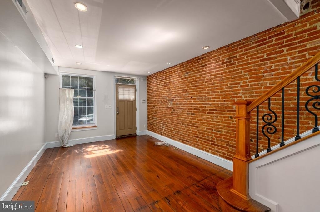 2224 Bank Street - Photo 4