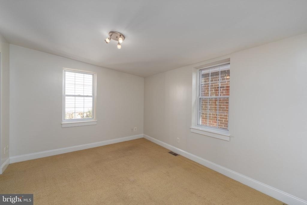 2224 Bank Street - Photo 15
