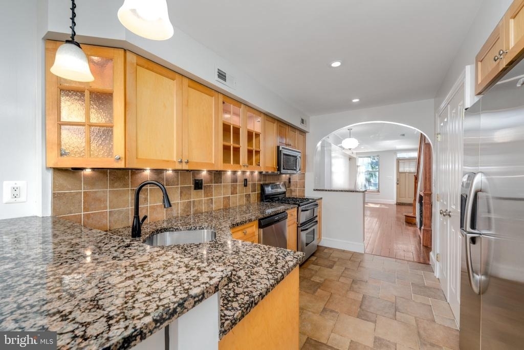 2224 Bank Street - Photo 1