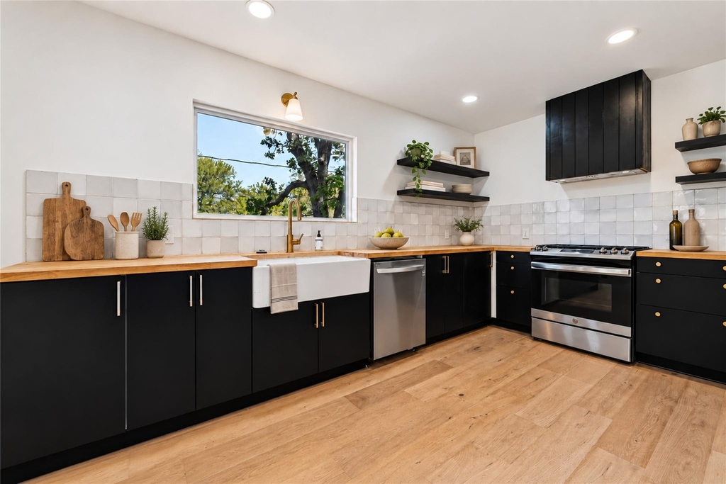1201 Loma Dr - Photo 8