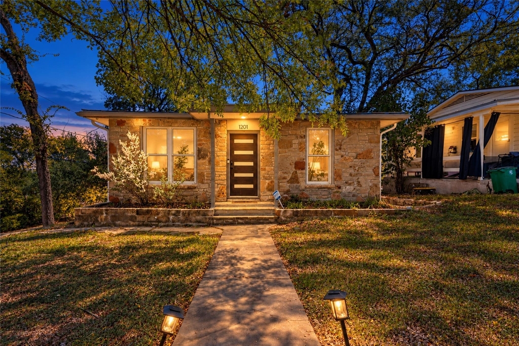1201 Loma Dr - Photo 0