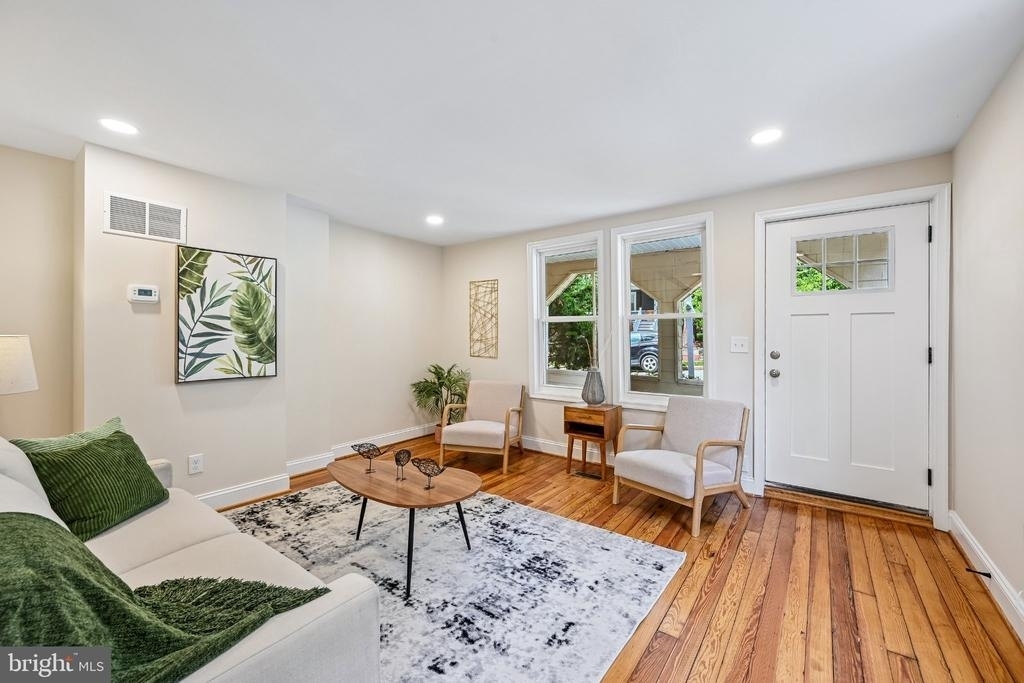 5714 Rusk Avenue - Photo 2