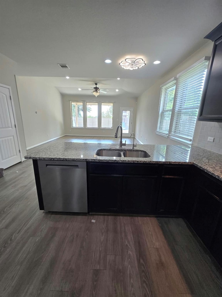 1052 Myrna Bnd - Photo 6