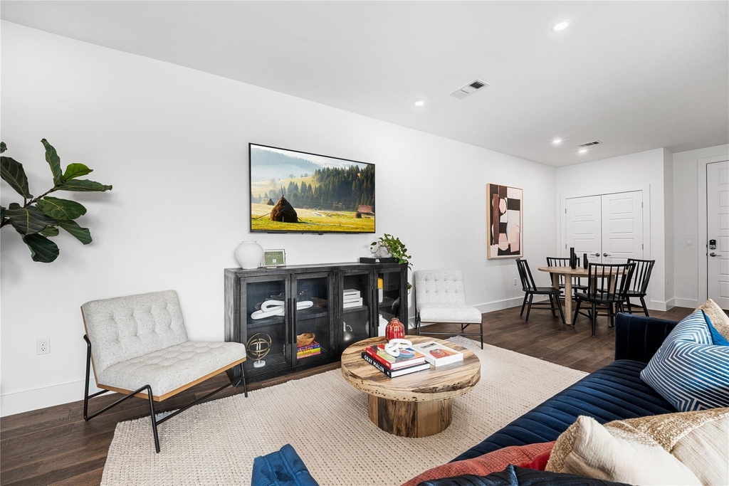 1615 E 7th St - Photo 9