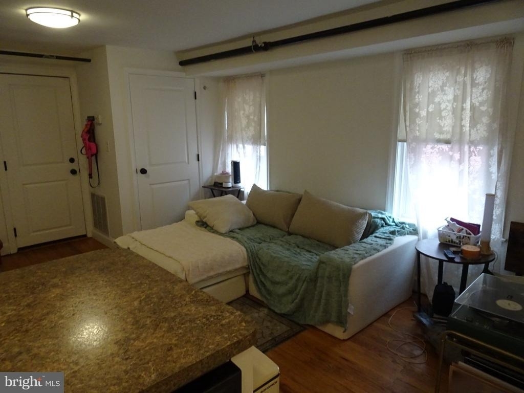 202-04 Delaware Street - Photo 3