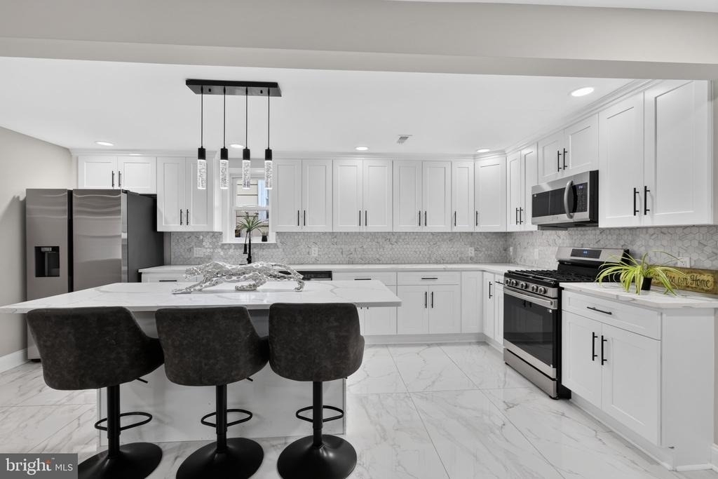 109 E 40th Street - Photo 32