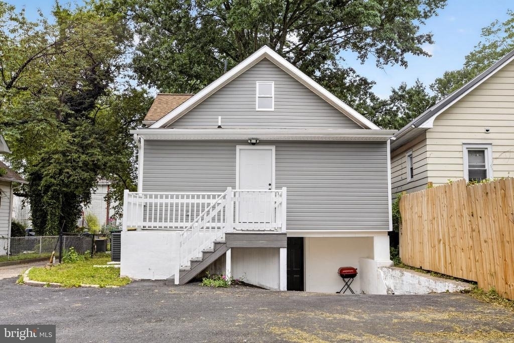 109 E 40th Street - Photo 38